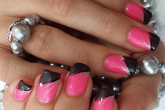 Pose-ongles-neuville-sur-saone-lyon-ongles-magnolia-french-noire-sur-semi-permanent-rose-fluo-nail-art-argenté-strass